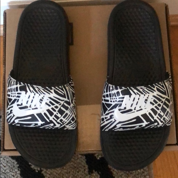 Nike Shoes - Nike women’s slides